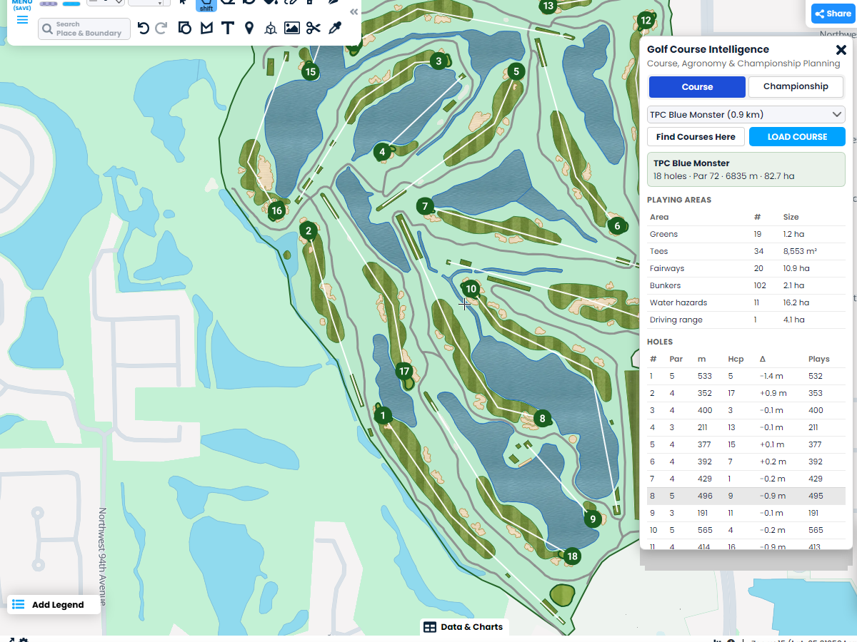 Panelet Golf Course Intelligence med baneoversikten og en tabell over spilleområder med greener, utslagssteder, fairwayer, bunkere og vannhindre ved siden av det teksturerte banekartet