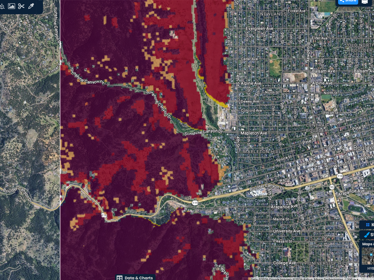 A wildfire in the foothills west of Boulder, Colorado, driven by a 70 km/h west wind toward the edge of town, with the report card showing the area burned in 6 hours.